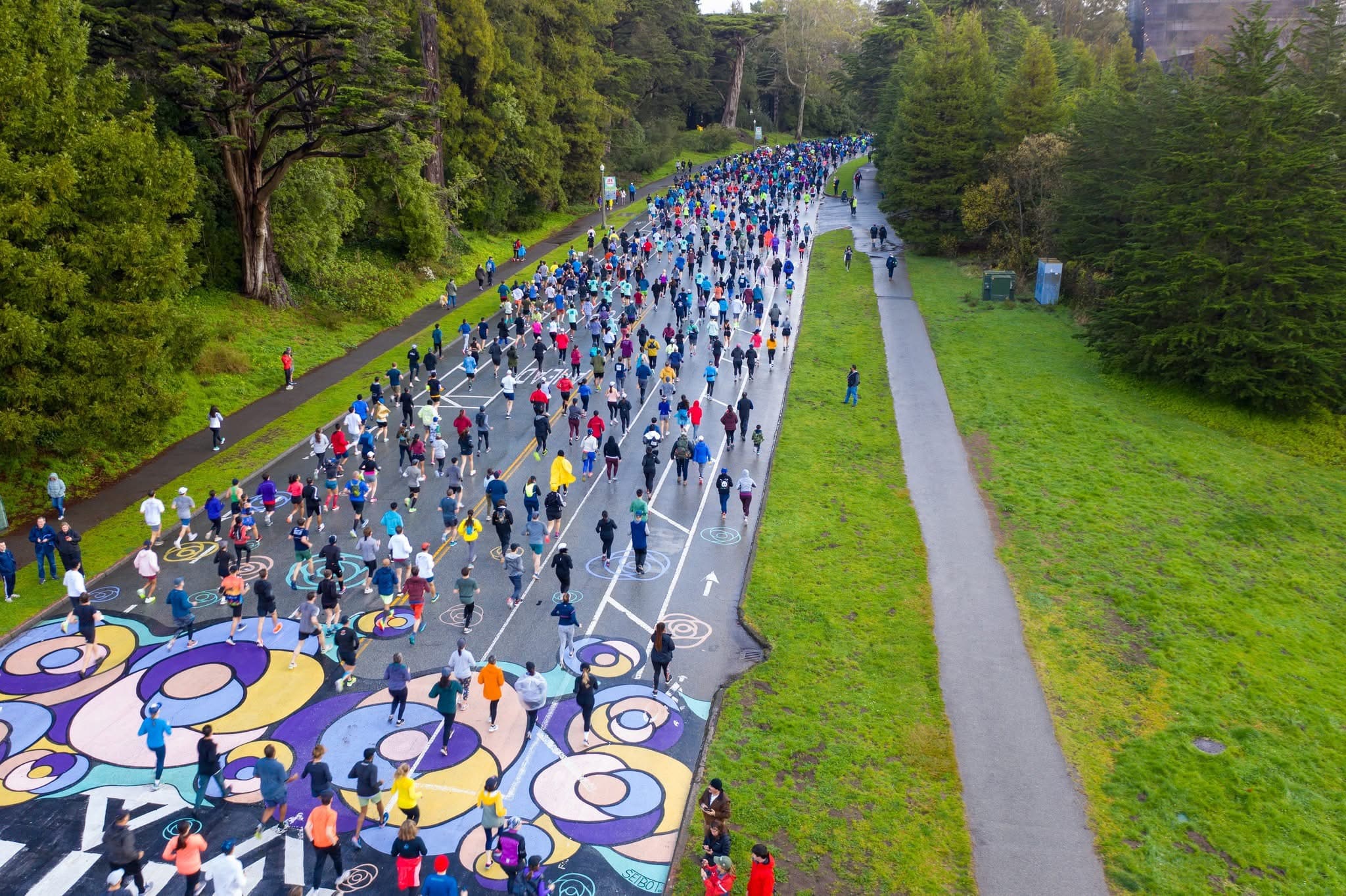 Le Semi-Marathon de San Francisco 2024 a été marqué par une erreur de mesurage. Le parcours mesurait 20,2 km au lieu de 21,1 km.